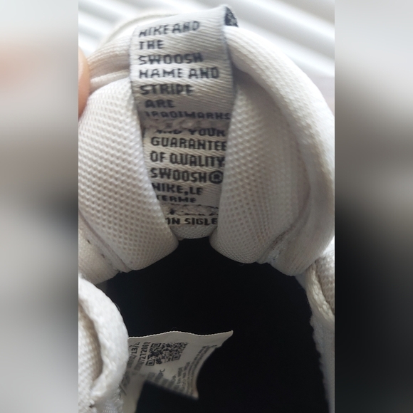 Nike Air Force 1 Leather White Sneakers Youth Size 9 Unisex - Picture 14 of 15